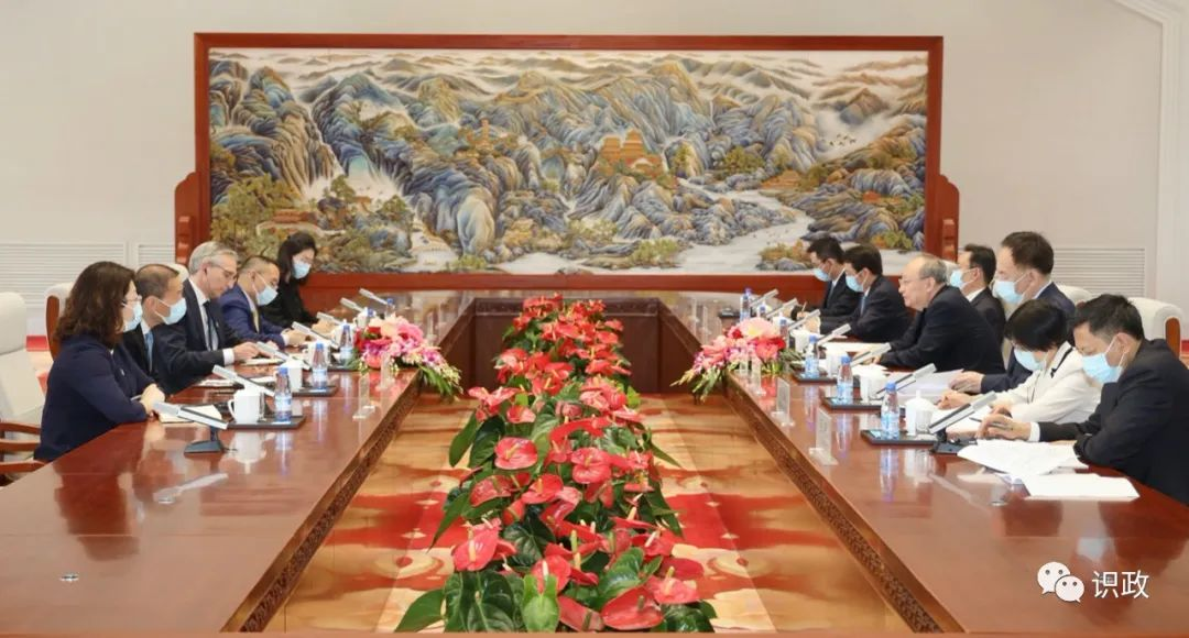 尹力會見荷蘭皇家飛利浦公司全球首席執(zhí)行官.png