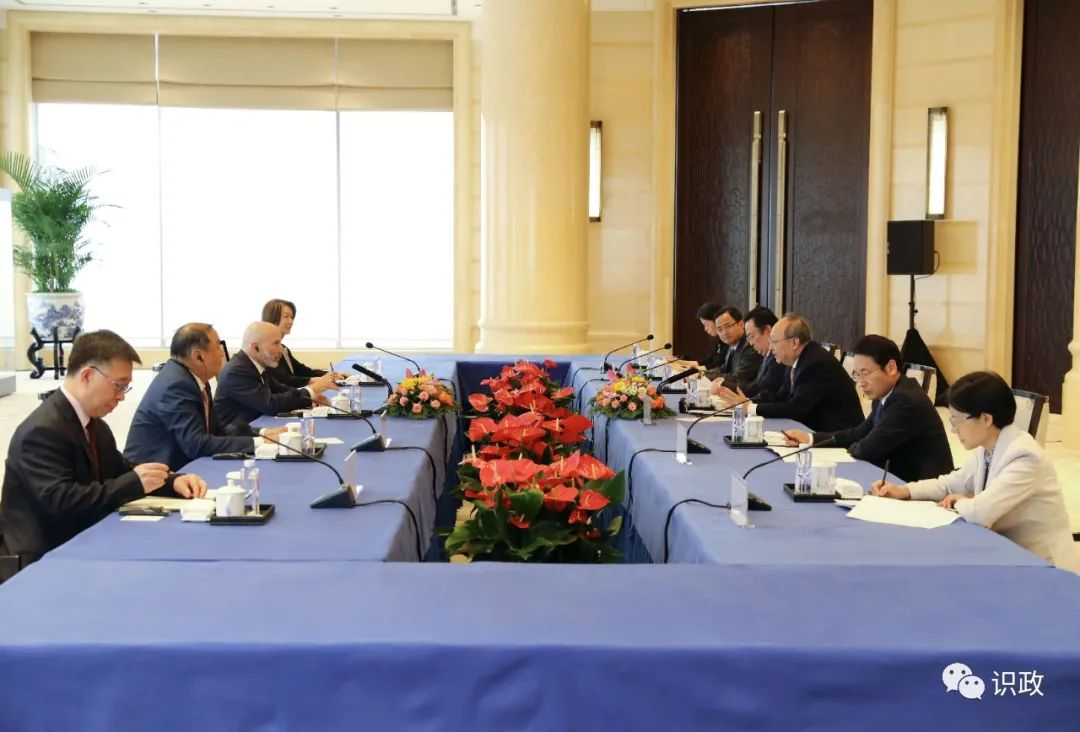 尹力會(huì)見美國(guó)安達(dá)集團(tuán)董事長(zhǎng)兼首席執(zhí)行官.png