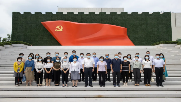 感悟偉大建黨精神 堅定矢志前行力量——市委外辦市政府外辦組織黨員干部赴中國共產(chǎn)黨歷史展覽館現(xiàn)場學(xué)習(xí)