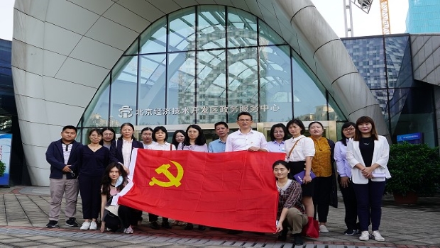語言處黨支部和翻譯中心黨支部聯(lián)合開展“機關(guān)接地氣 干部走基層”主題黨日活動