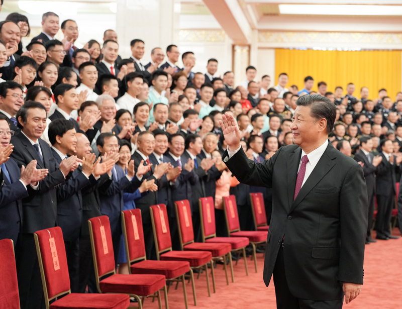 7月13日，黨和國家領(lǐng)導(dǎo)人習(xí)近平、李克強(qiáng)、汪洋、王滬寧、趙樂際、韓正等在北京人民大會堂會見中國共產(chǎn)黨成立100周年慶祝活動籌辦工作有關(guān)方面代表。